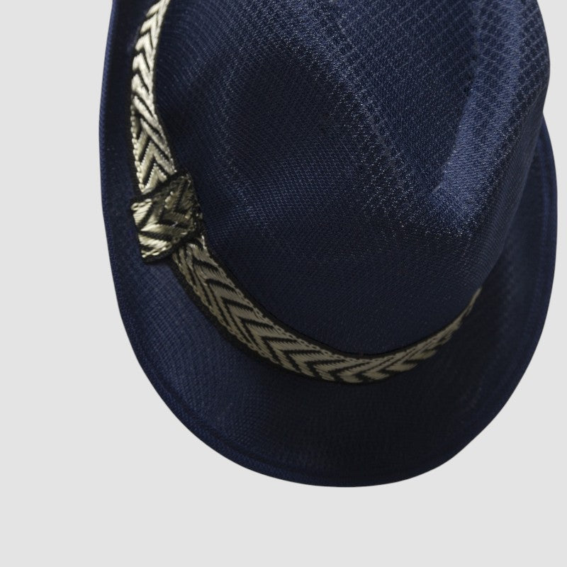 Елегантна шапка