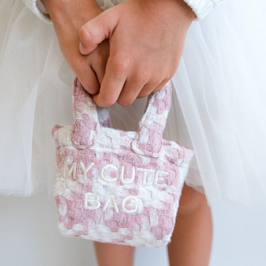 „Триумф на стилa“ – риза, рокля и чанта