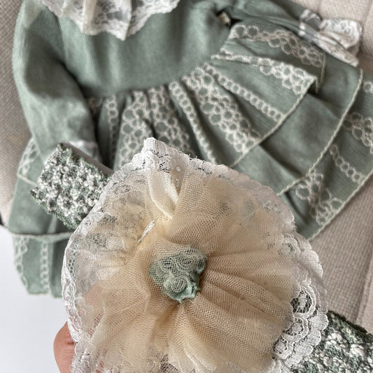 Кукленска приказка в зелено с лента