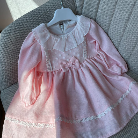 Розова рокля с яка