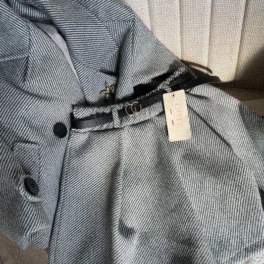 Стилен комплект с подчертана талия и овърсайз ефект СИВ