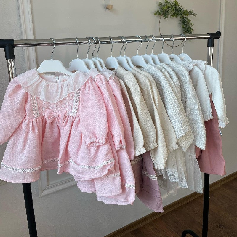 Розова рокля с яка