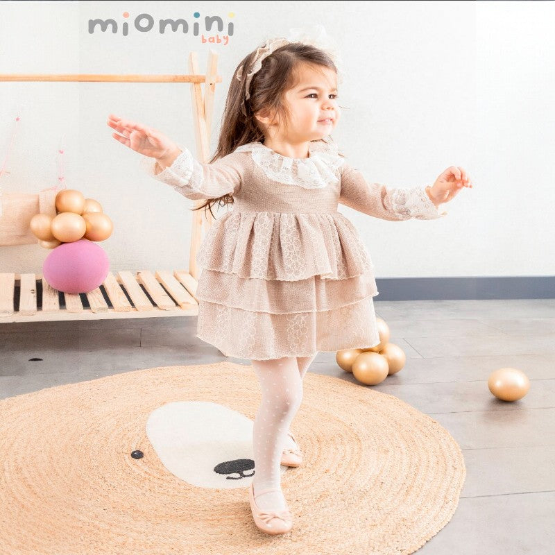 Кукленска приказка в бежово с лента