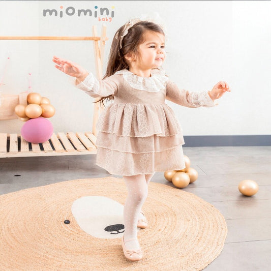 Кукленска приказка в бежово с лента