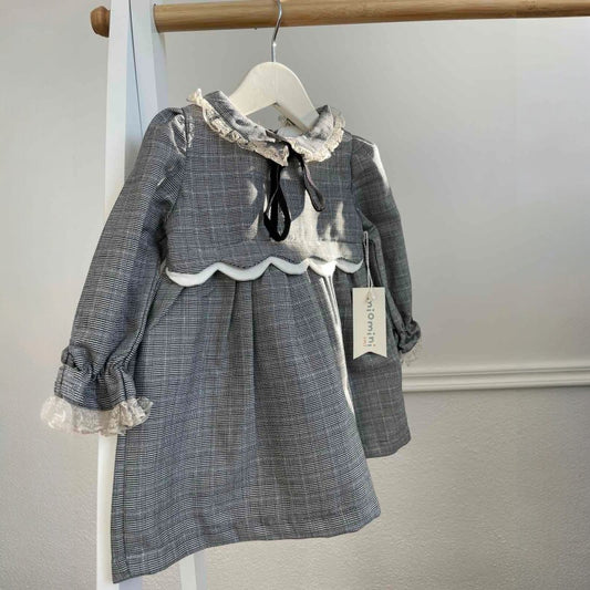 НОВО! Малка елегантност в сиво с лента