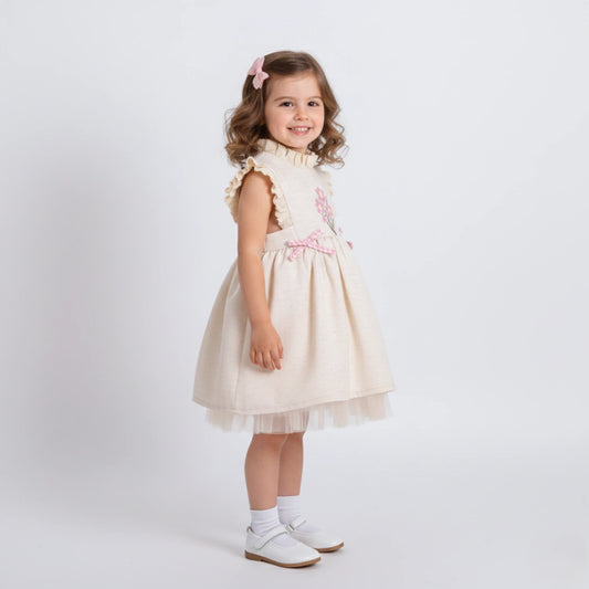 🌸 Нежна пролетна рокличка с дантела и цветен акцент