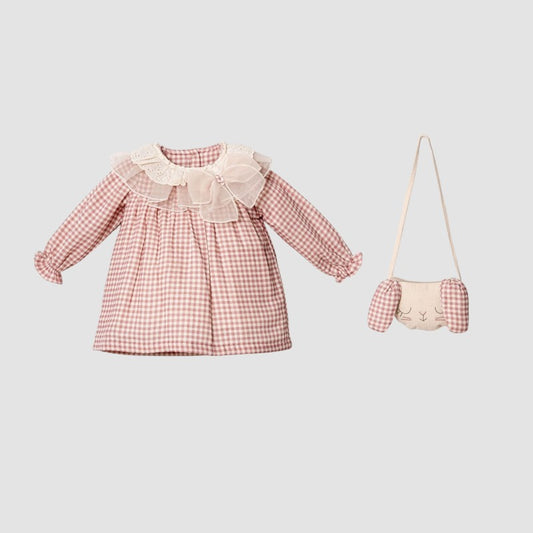 🎀 Розова елегантност – детска рокля с дантелена яка и чанта 💕