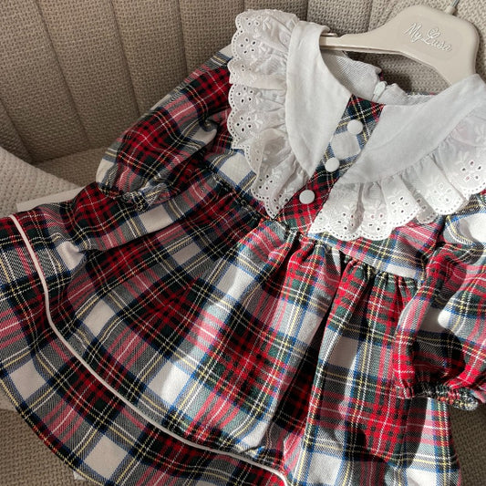 Детска рокля „Класическа елегантност“ – червено каре с дантела