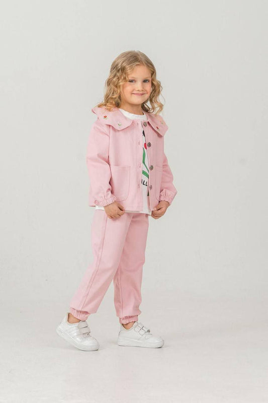 Пролетна нежност: Детски комплект от 3 части в розово – яке, блузка и панталон