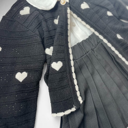 Малка модна икона в черно