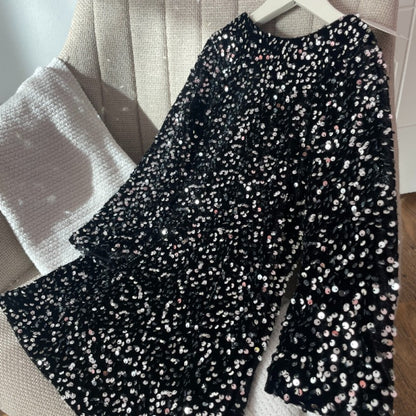 Детска рокля с пайети – черна, елегантна и празнична