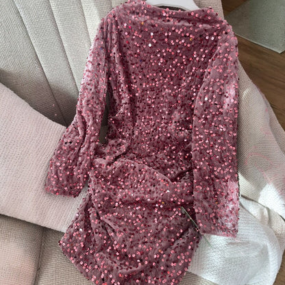 Детска розова рокля с пайети и дълъг ръкав – нежност и блясък в едно